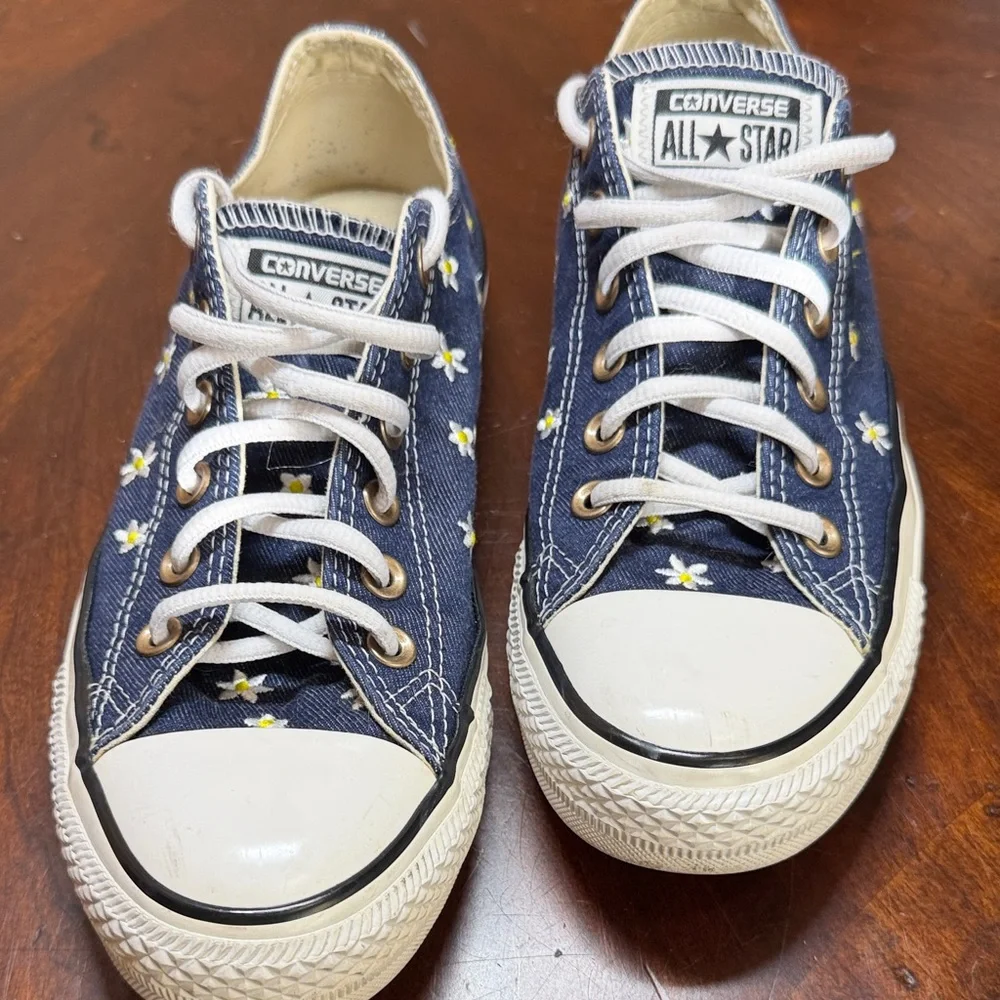Converse Navy Floral Sneakers‎